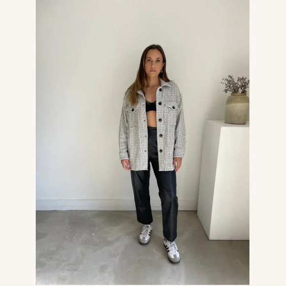 Zara Textured Weave Fringe Hem Overshirt Shacket Jacket White Black Sz Medium - Picture 3 of 11